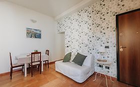 Green Leaves Apartment